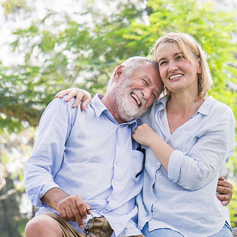 Mann und Frau mit Stoma