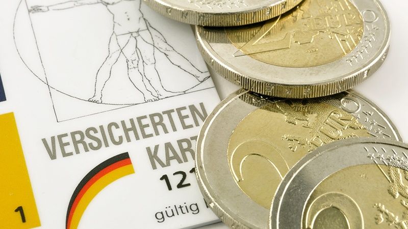 Zuzahlung mit Geld und Versichertenkarte